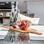 Apartamento Amazing 2-bedroom Retreat In Nueva Andalucia, Steps From Centro Plaza Marbella