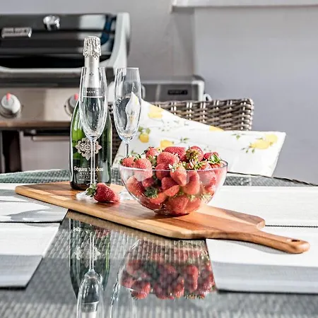 Διαμέρισμα Amazing 2-bedroom Retreat In Nueva Andalucia, Steps From Centro Plaza Μαρμπέλλα