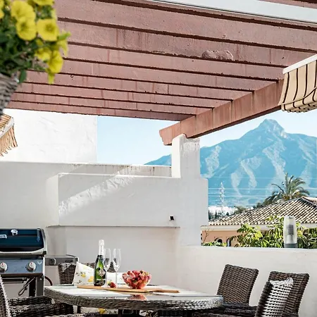 Amazing 2-bedroom Retreat In Nueva Andalucia, Steps From Centro Plaza Apartment *