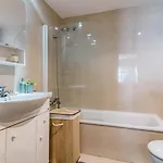 Amazing 2-bedroom Retreat In Nueva Andalucia, Steps From Centro Plaza Apartment
