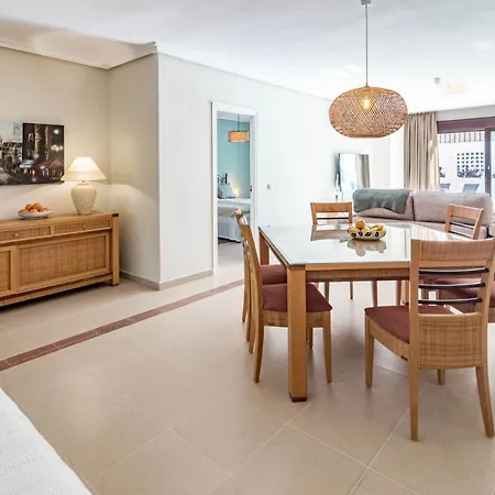 Amazing 2-bedroom Retreat In Nueva Andalucia, Steps From Centro Plaza