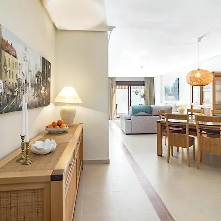 Amazing 2-bedroom Retreat In Nueva Andalucia, Steps From Centro Plaza *