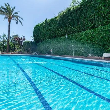 Amazing 2-bedroom Retreat In Nueva Andalucia, Steps From Centro Plaza *