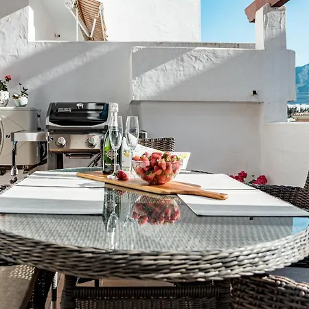 Amazing 2-bedroom Retreat In Nueva Andalucia, Steps From Centro Plaza