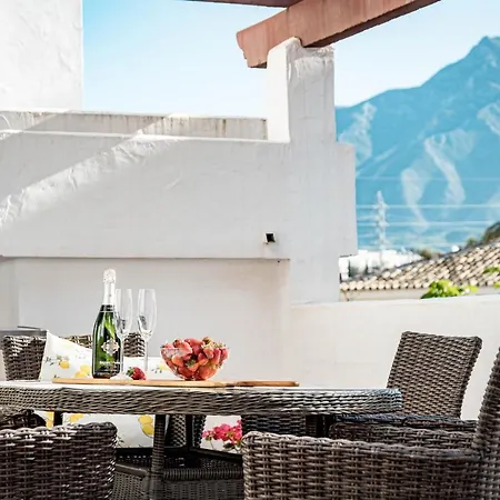 דירה Amazing 2-bedroom Retreat In Nueva Andalucia, Steps From Centro Plaza *