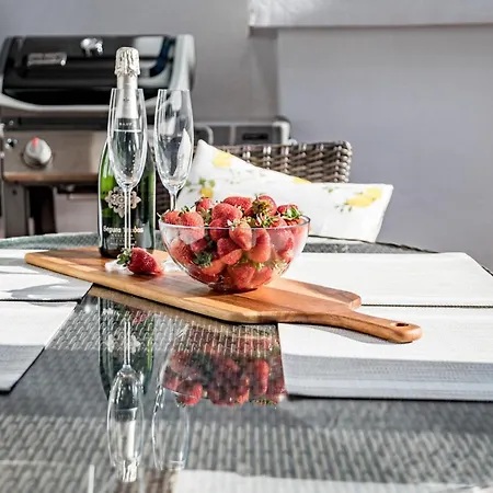 דירה Amazing 2-bedroom Retreat In Nueva Andalucia, Steps From Centro Plaza *