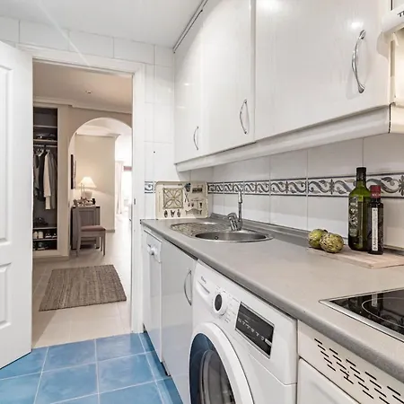 Apartment Amazing 2-bedroom Retreat In Nueva Andalucia, Steps From Centro Plaza Marbella