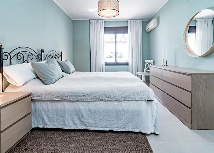 Amazing 2-bedroom Retreat In Nueva Andalucia, Steps From Centro Plaza * マルベーリャ