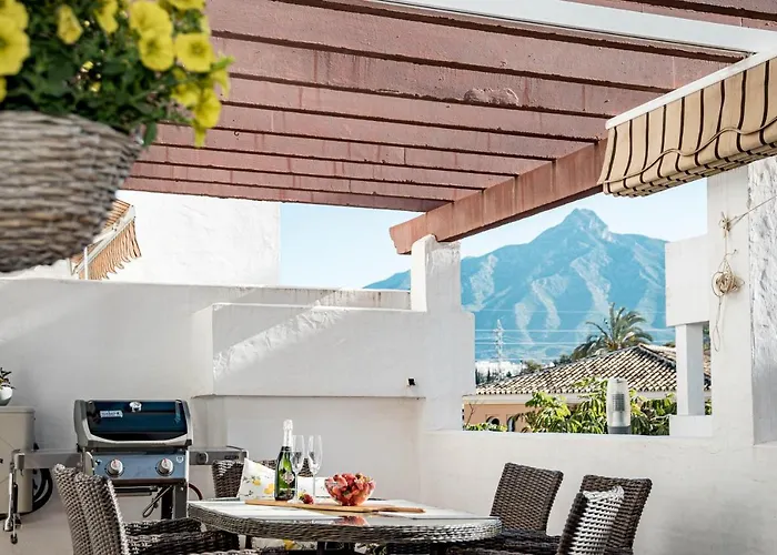 Amazing 2-bedroom Retreat In Nueva Andalucia, Steps From Centro Plaza アパート *