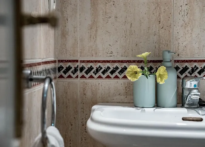 Amazing 2-bedroom Retreat In Nueva Andalucia, Steps From Centro Plaza * マルベーリャ