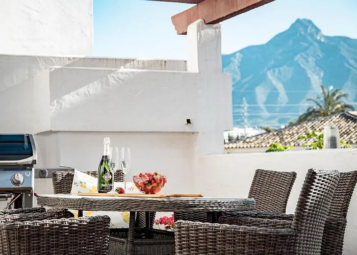 Apartamento Amazing 2-bedroom Retreat In Nueva Andalucia, Steps From Centro Plaza *