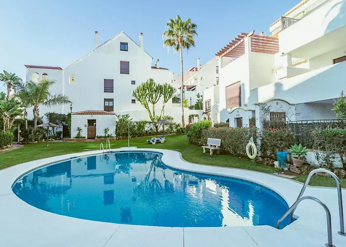 Amazing 2-bedroom Retreat In Nueva Andalucia, Steps From Centro Plaza アパート