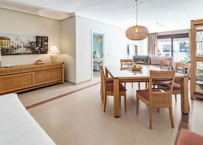 Amazing 2-bedroom Retreat In Nueva Andalucia, Steps From Centro Plaza