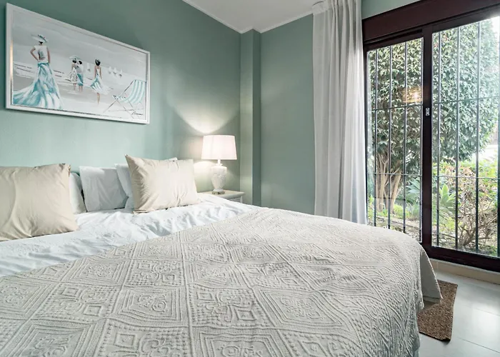 Amazing 2-bedroom Retreat In Nueva Andalucia, Steps From Centro Plaza Apartment *