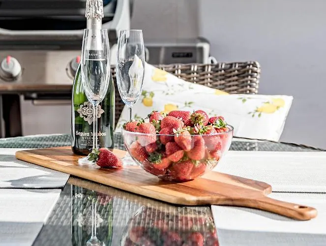 Apartment Amazing 2-bedroom Retreat In Nueva Andalucia, Steps From Centro Plaza Marbella
