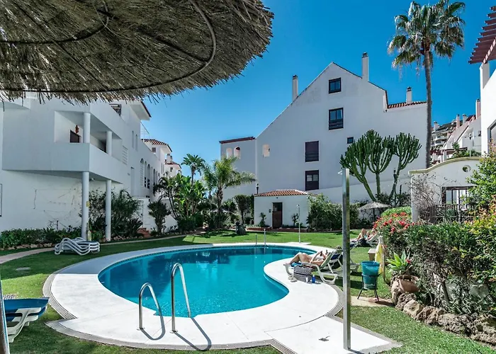 Apartment Amazing 2-bedroom Retreat In Nueva Andalucia, Steps From Centro Plaza